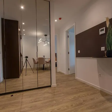 Appartamento Lux Ella With Shared Pool Makarska