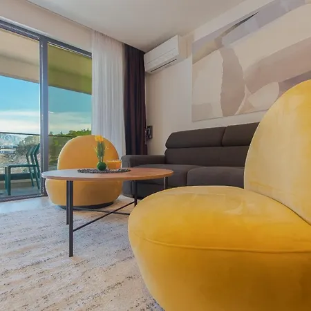 Lux Ella With Shared Pool *