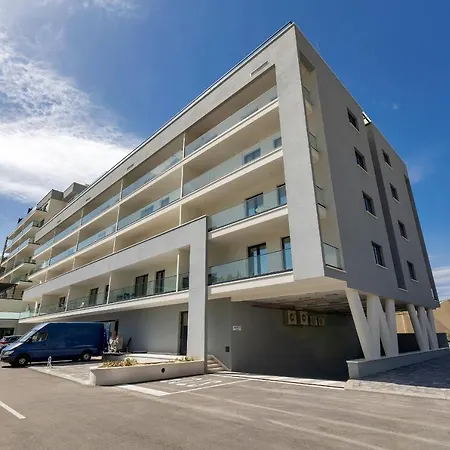 Lux Ella With Shared Pool Apartment Makarska