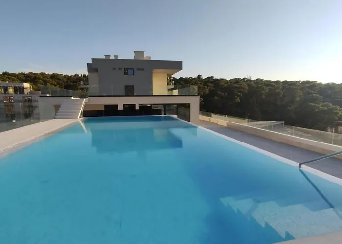 Lux Ella With Shared Pool Апартаменти Макарська