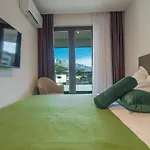 아파트 Lux Ella With Shared Pool *