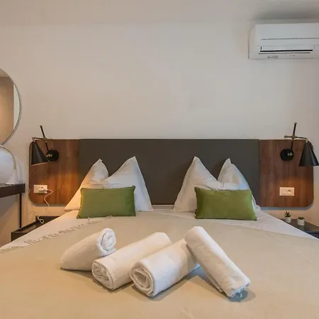 Lux Ella With Shared Pool Apartamento *