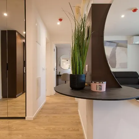 Lux Ella With Shared Pool