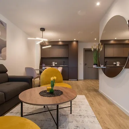 Apartamento Lux Ella With Shared Pool