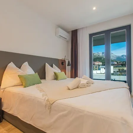 Lux Ella With Shared Pool *