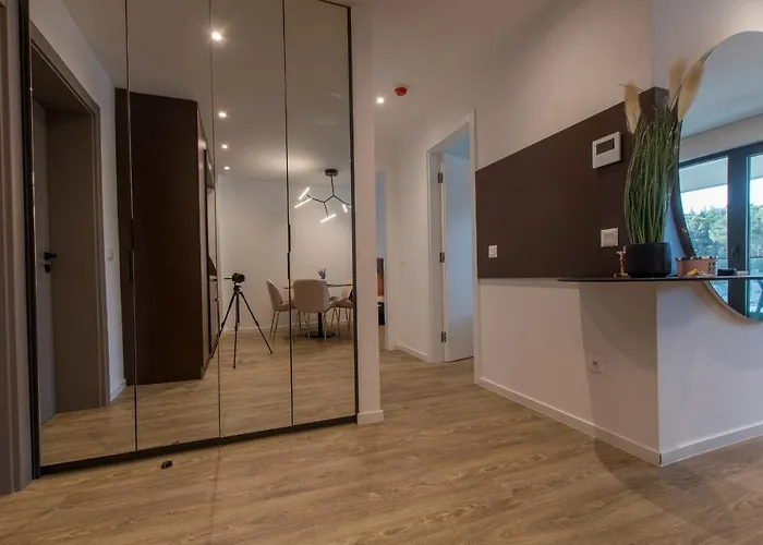 Apartment Lux Ella With Shared Pool Makarska