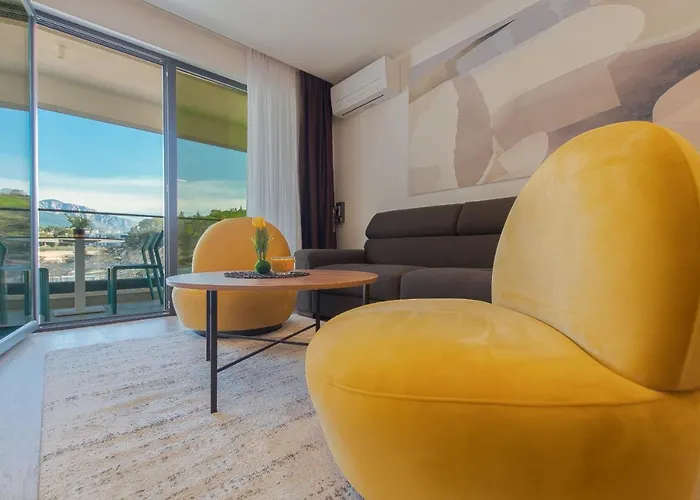 Lux Ella With Shared Pool *