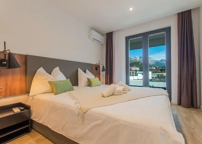 Lux Ella With Shared Pool *