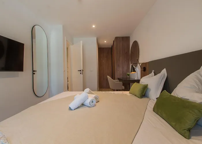 Lux Ella With Shared Pool Apartment