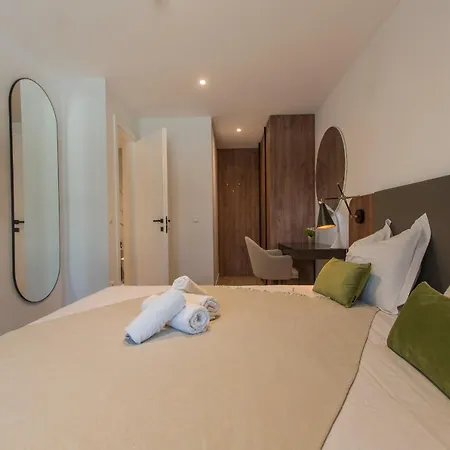 Lux Ella With Shared Pool Apartmán