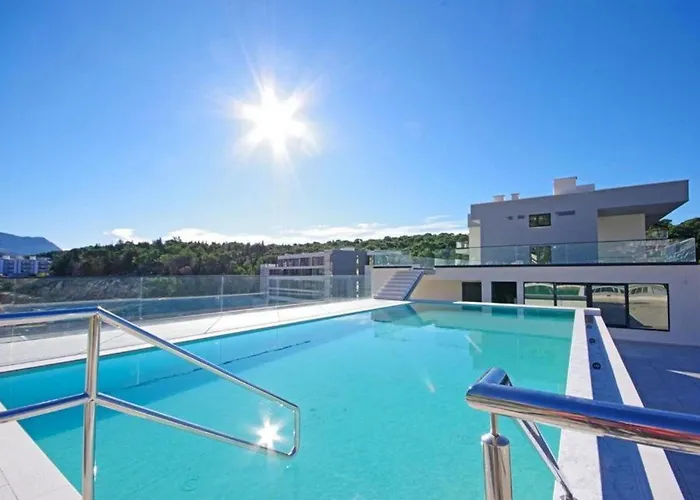 Lux Ella With Shared Pool *